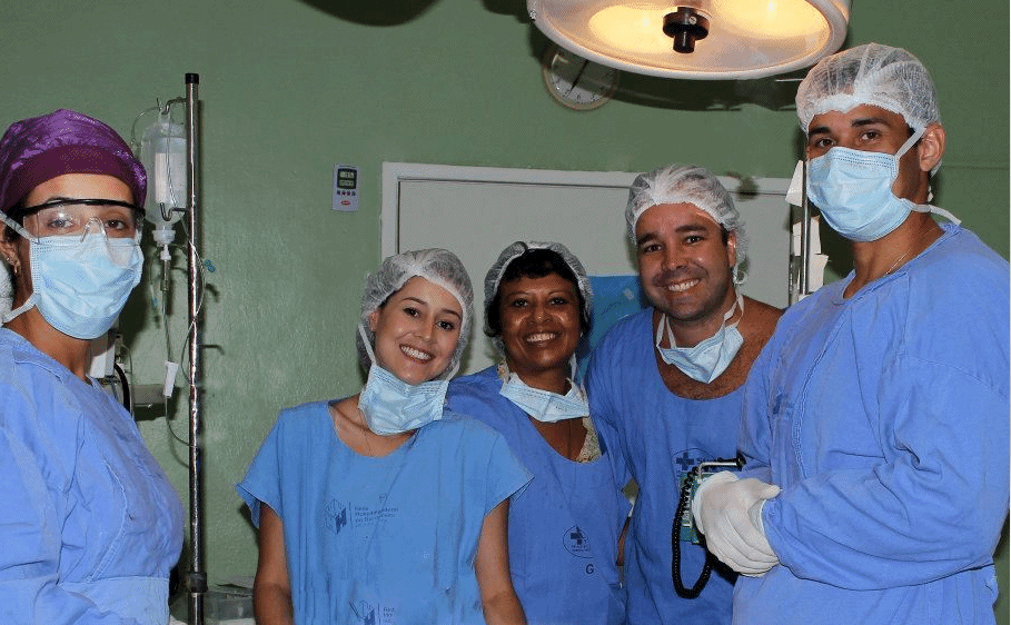 Dr.Cláudio Lemos e Equipe do Hospital Federal da Lagoa Durante o Mutirão de Reconstrução Mamaria Pós Câncer de Mama